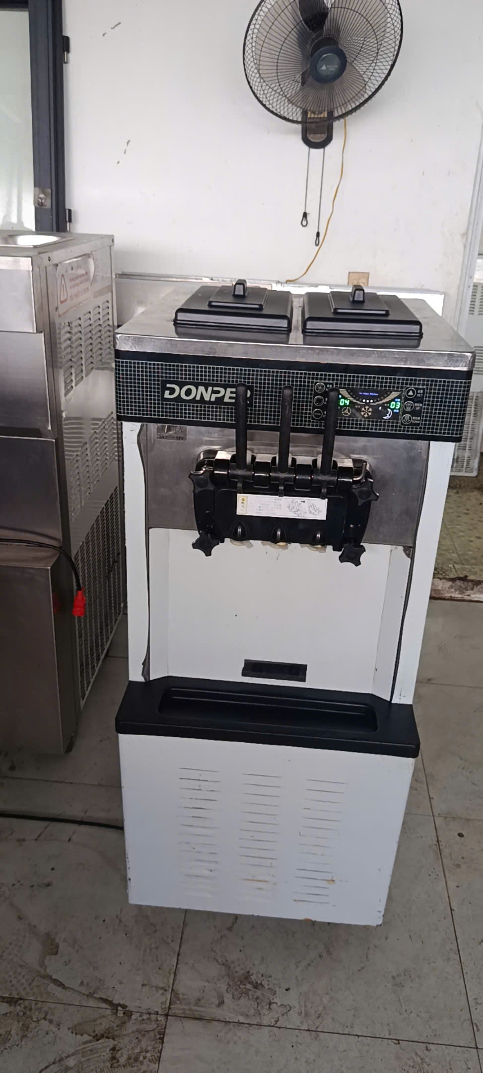 Máy làm kem tươi đã qua sử dụng DONPER DF7218 – Giá 12.000.000 đồng